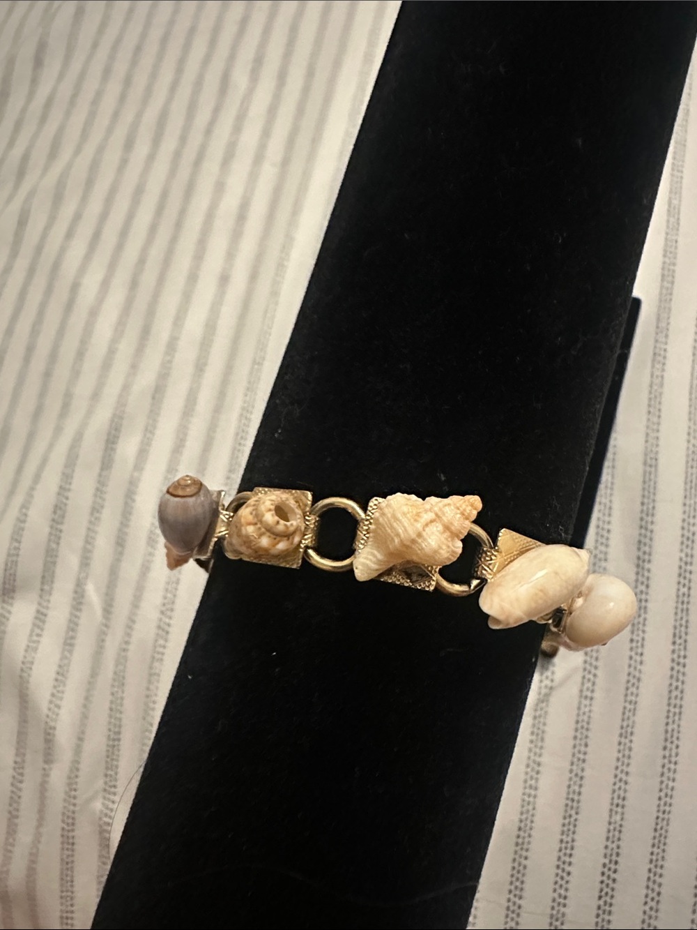 Gold-Tone Shell Link Bracelet in Cream and Beige